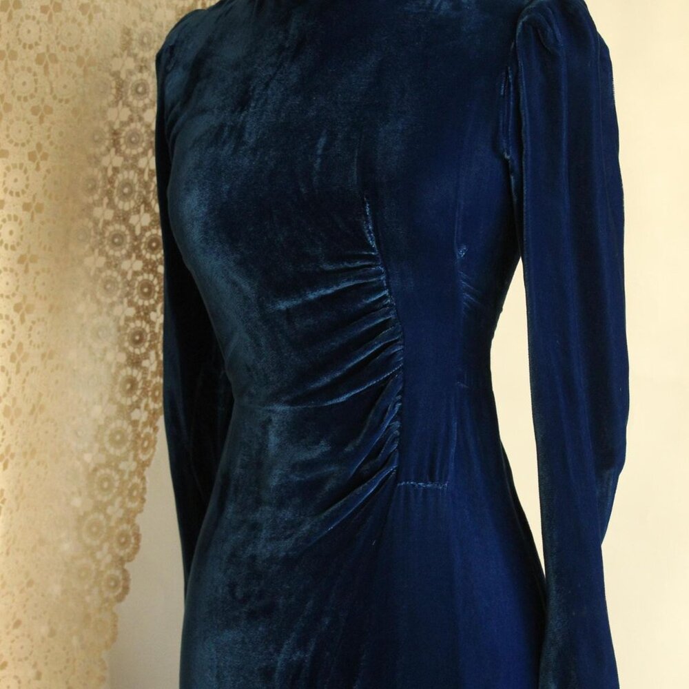 Vintage 1930s Dress, Royal Blue Silk Velvet with side Gathers - Picture 11 of 16
